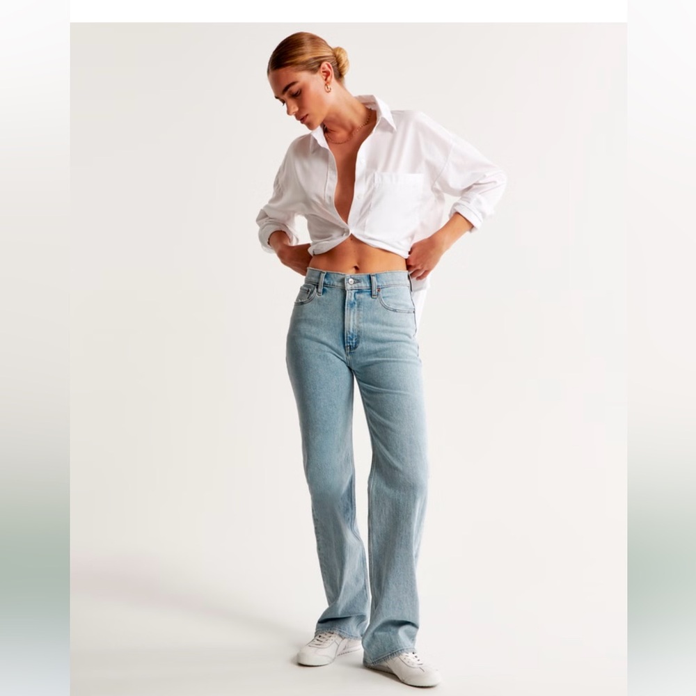 Abercrombie & Fitch The 90’s Relaxed Jean High Rise